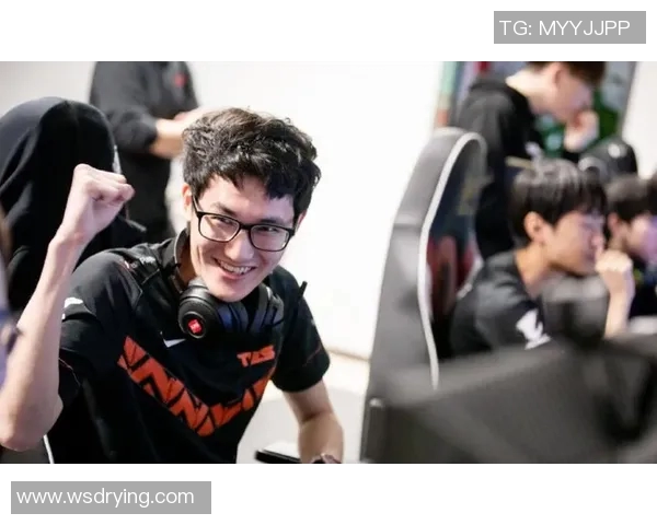 TES战队CSGO进攻策略分析与失误反思探讨